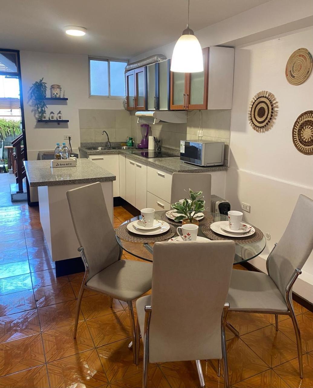 Hospedaje en Quito Norte, Apartamento&Suite independientes Buitenkant foto